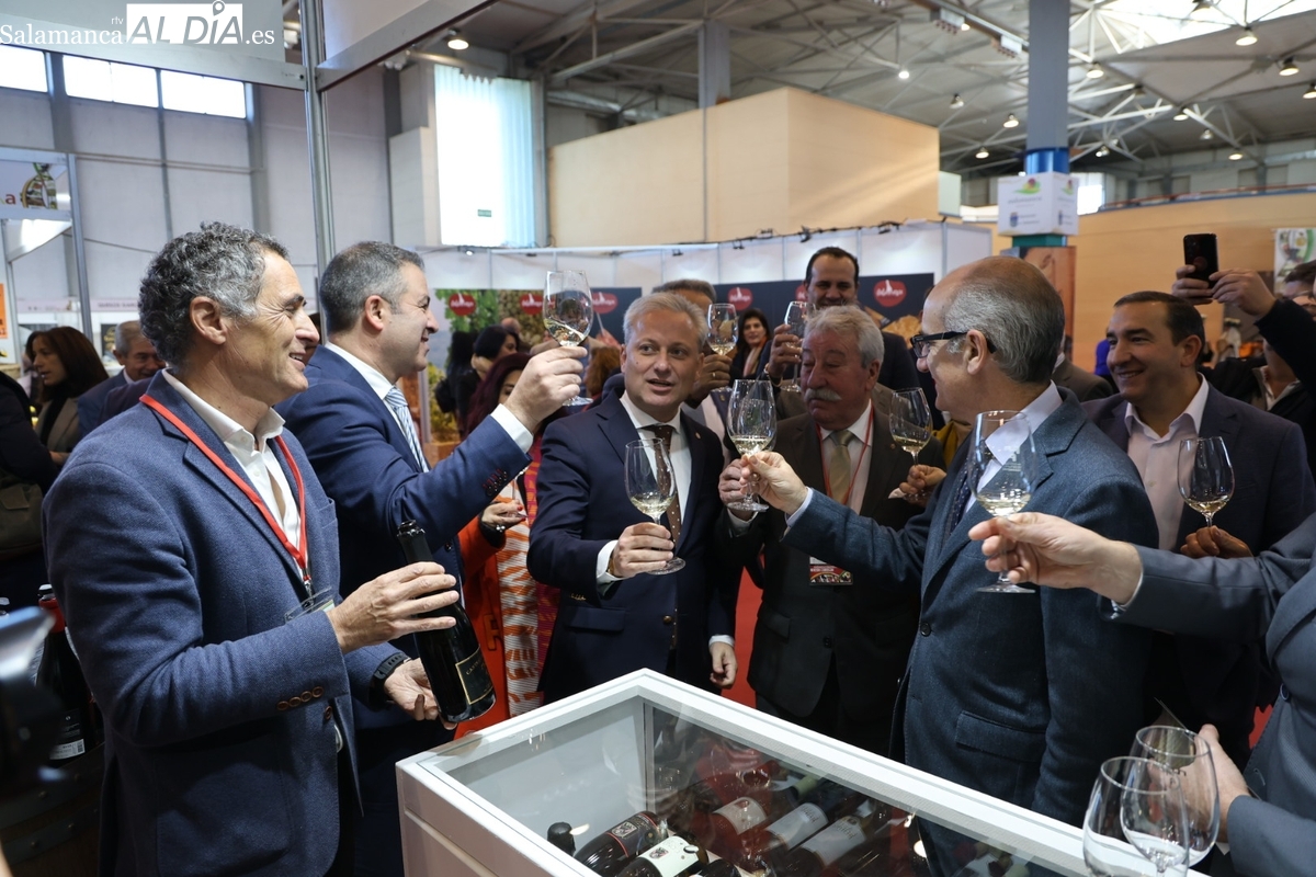 Inauguración de la IX Feria Eco-Raya en Salamanca