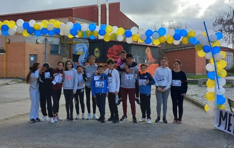 Foto 7 - El IES Leonardo Da Vinci pone en marcha con &eacute;xito la carrera solidaria 'Kil&oacute;metros por Malawi'