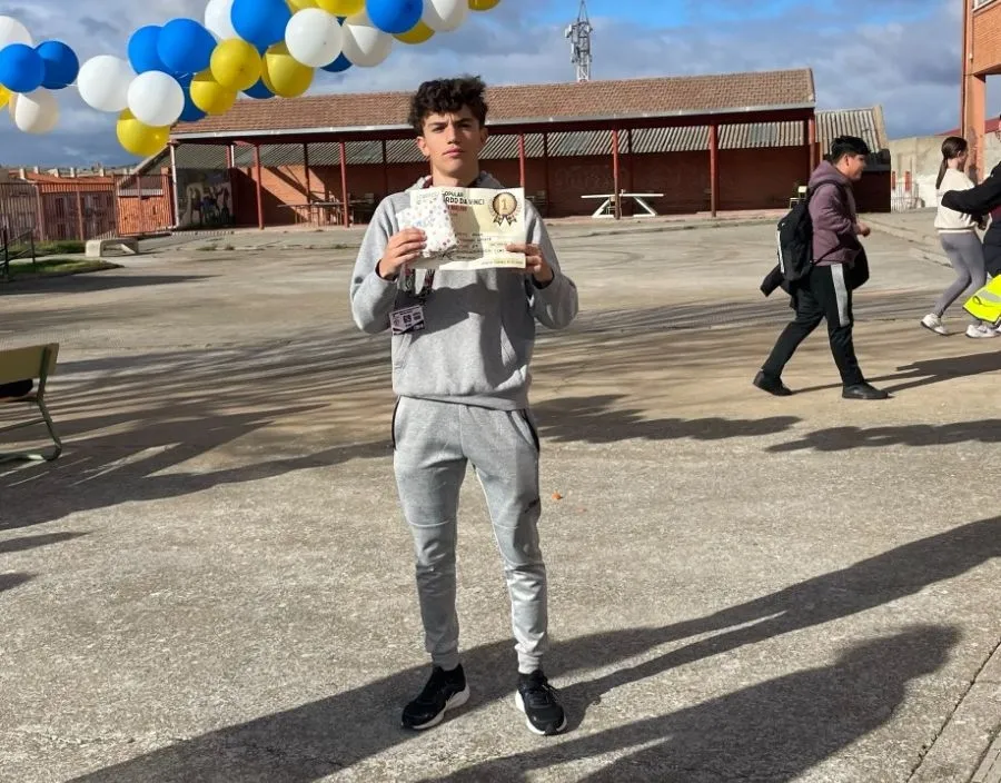 Foto 5 - El IES Leonardo Da Vinci pone en marcha con &eacute;xito la carrera solidaria 'Kil&oacute;metros por Malawi'