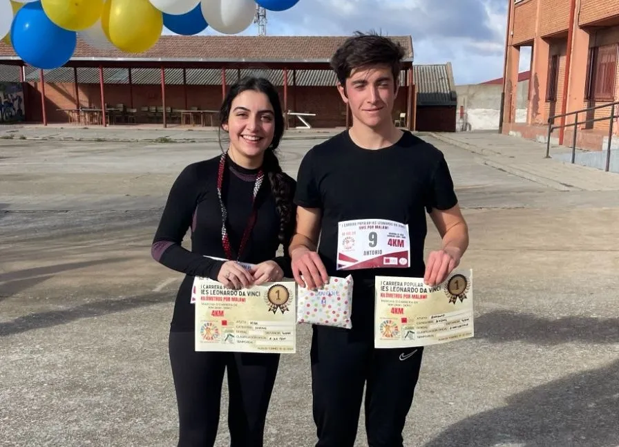 Foto 3 - El IES Leonardo Da Vinci pone en marcha con &eacute;xito la carrera solidaria 'Kil&oacute;metros por Malawi'