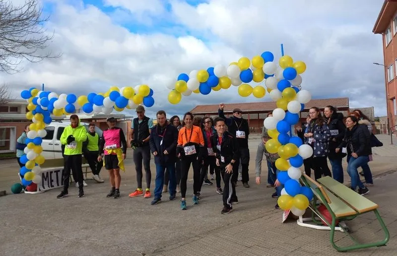 Foto 2 - El IES Leonardo Da Vinci pone en marcha con &eacute;xito la carrera solidaria 'Kil&oacute;metros por Malawi'