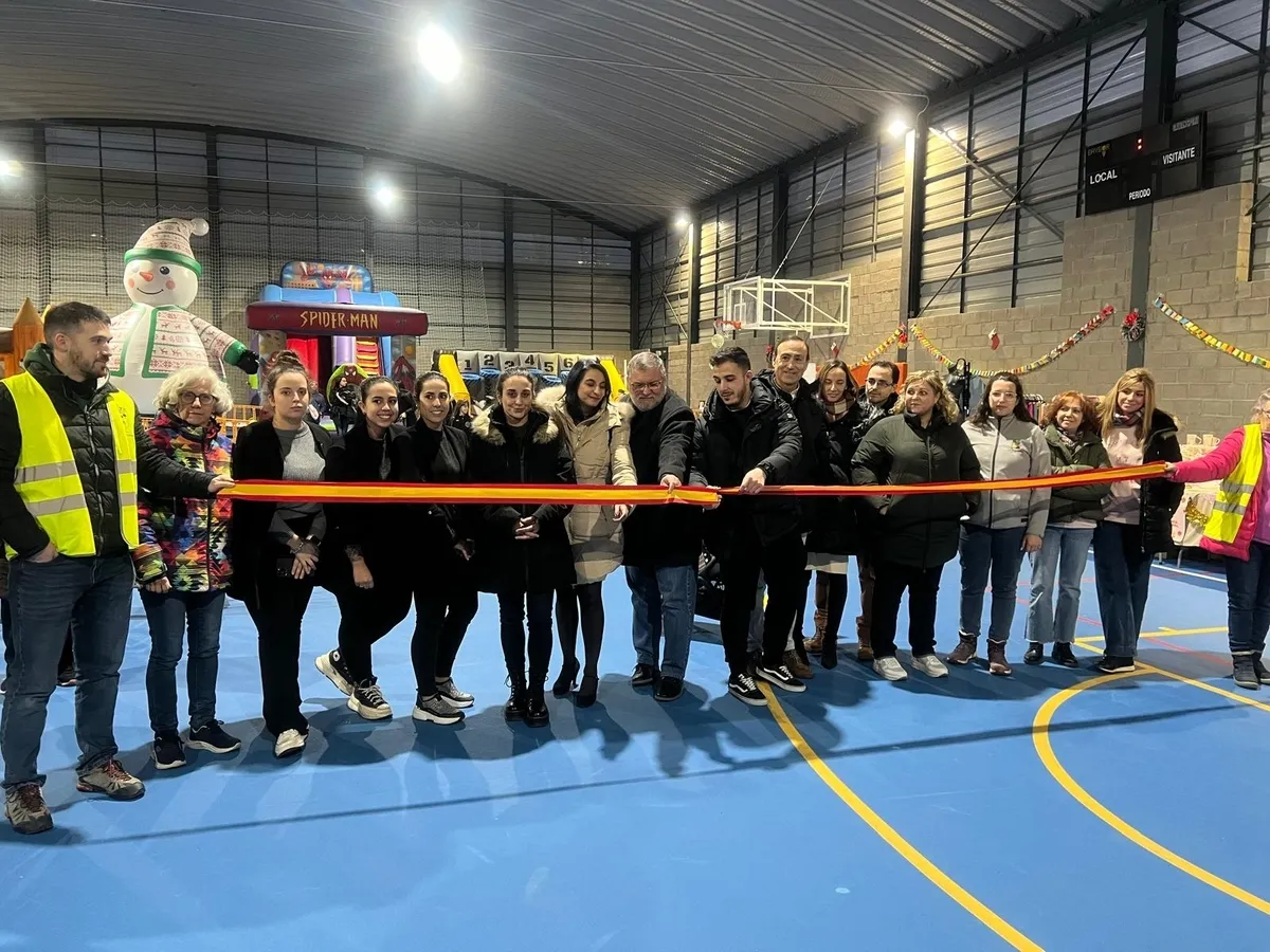 Foto 2 - La programaci&oacute;n navide&ntilde;a en Carbajosa da comienzo con la visita del Cartero Real y la apertura del Mercado Navide&ntilde;o