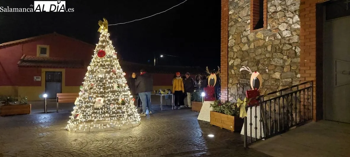 Foto 4 - Encinas de Arriba enciende la Navidad con una gran casta&ntilde;ada