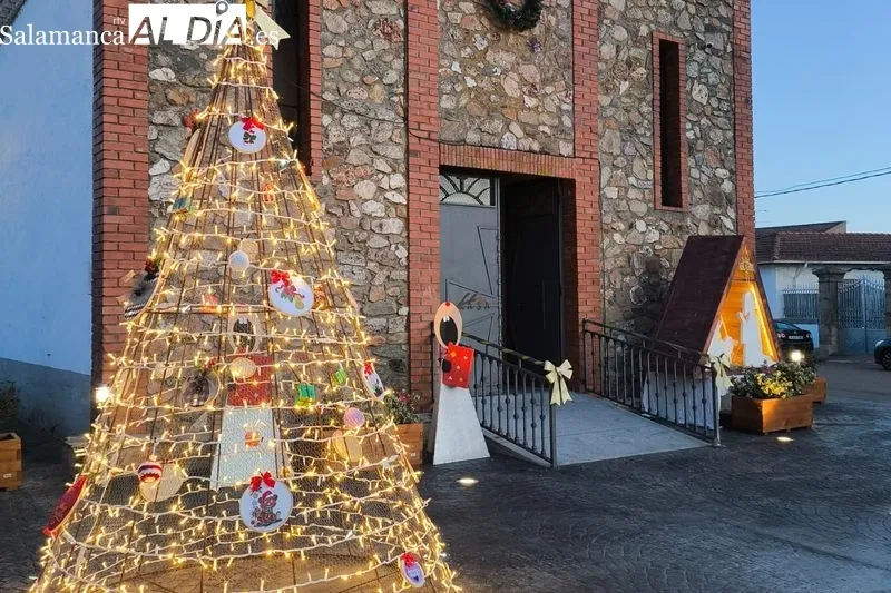 Foto 3 - Encinas de Arriba enciende la Navidad con una gran casta&ntilde;ada