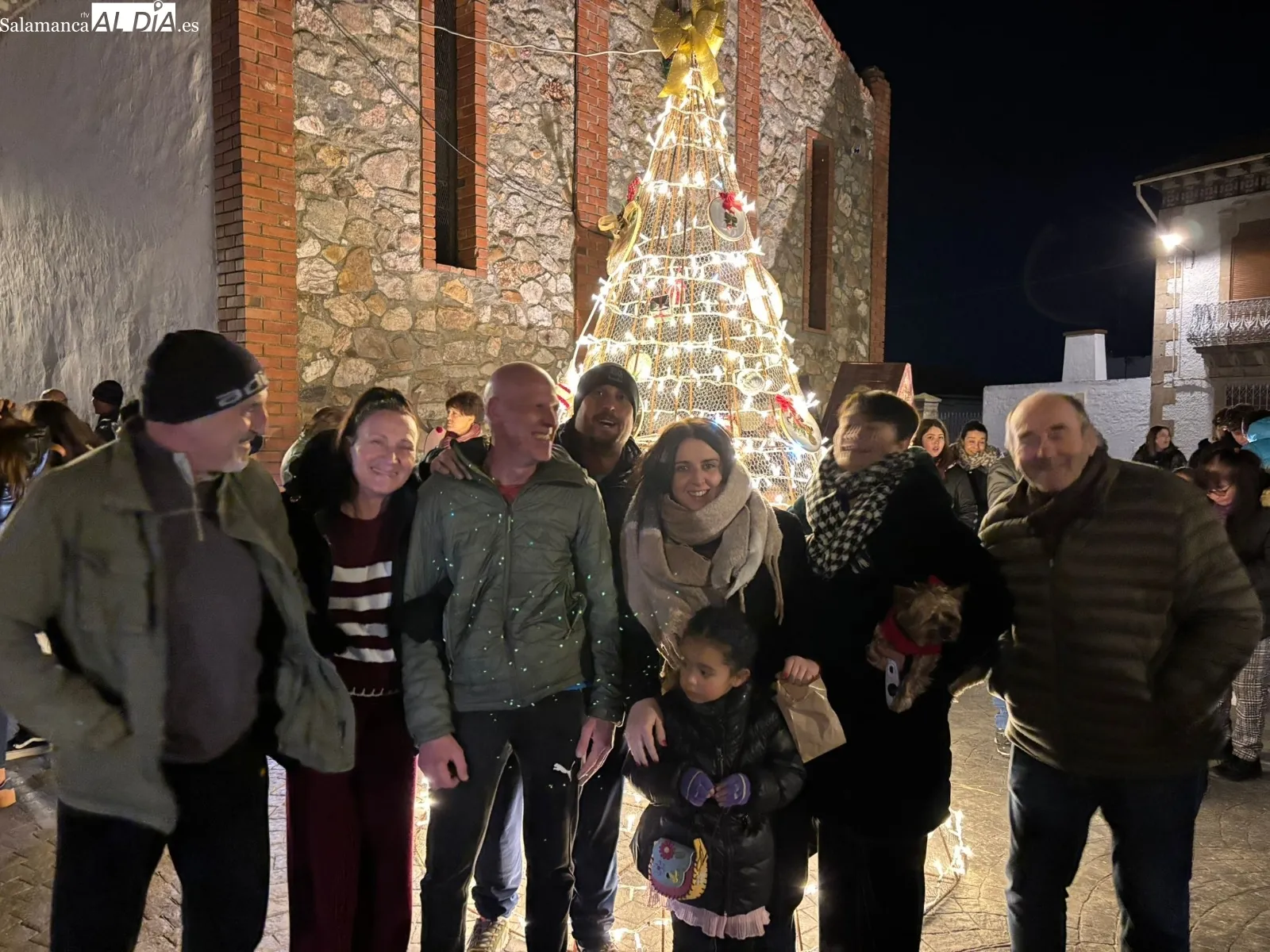 Foto 8 - Encinas de Arriba enciende la Navidad con una gran casta&ntilde;ada