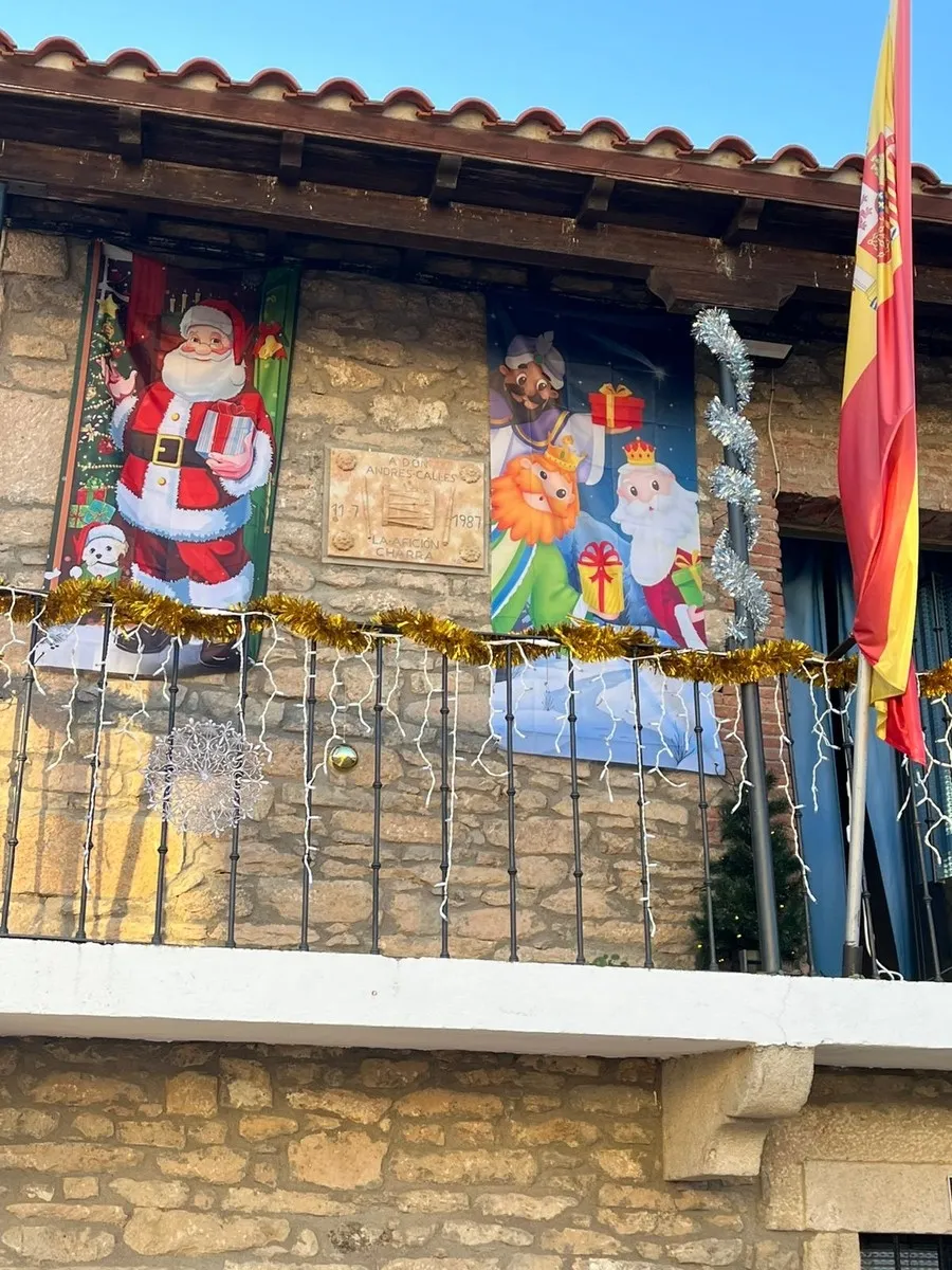 Visita de Papá Noel a los niños de Guadramiro