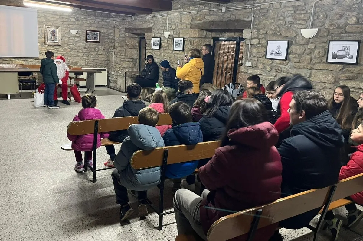 Visita de Papá Noel a los niños de Guadramiro