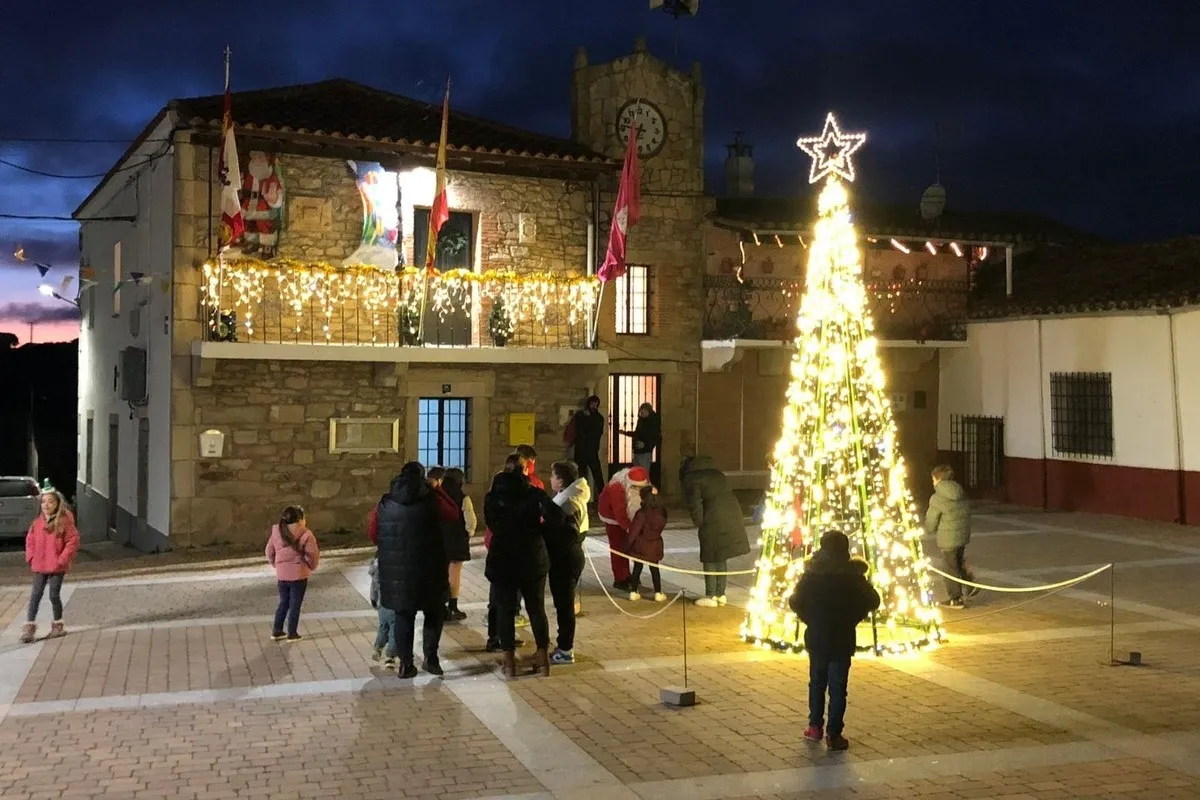 Visita de Papá Noel a los niños de Guadramiro