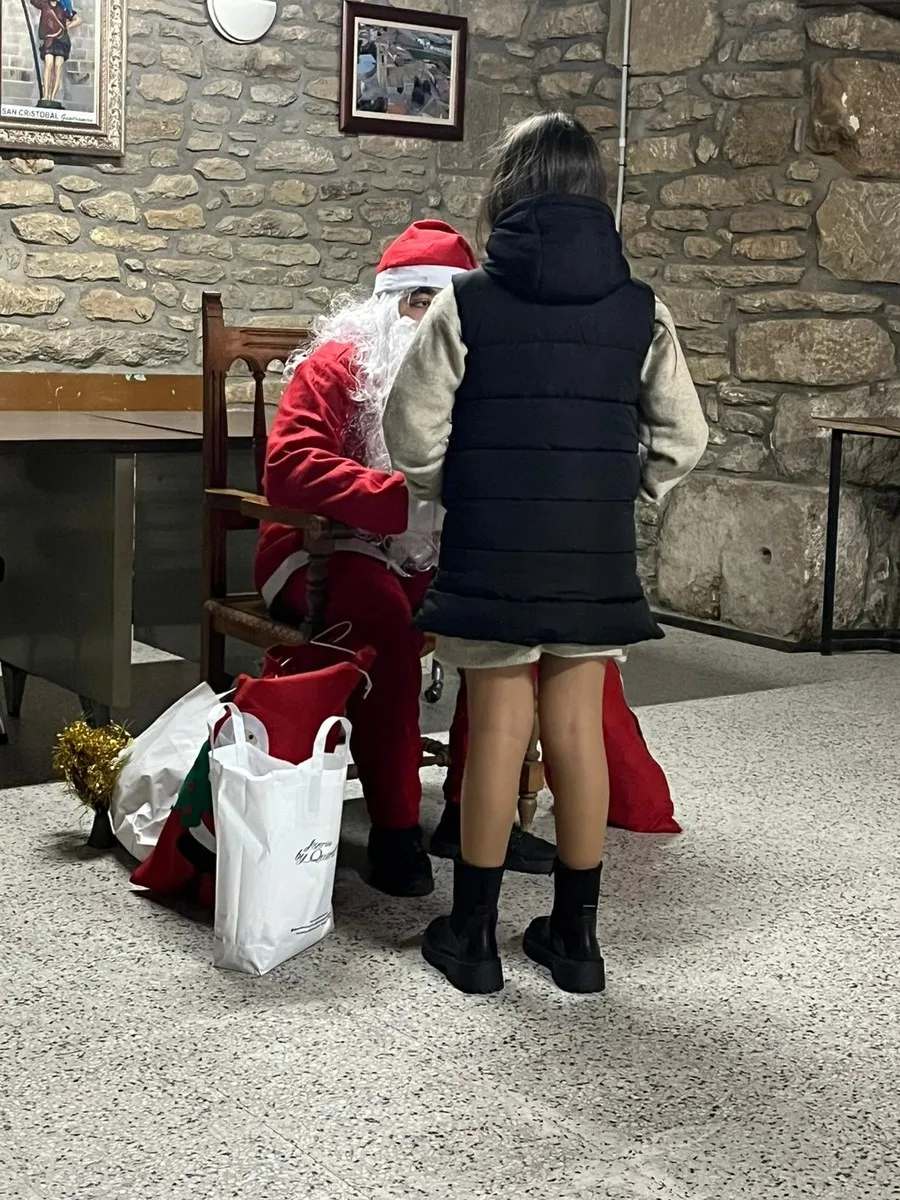 Visita de Papá Noel a los niños de Guadramiro