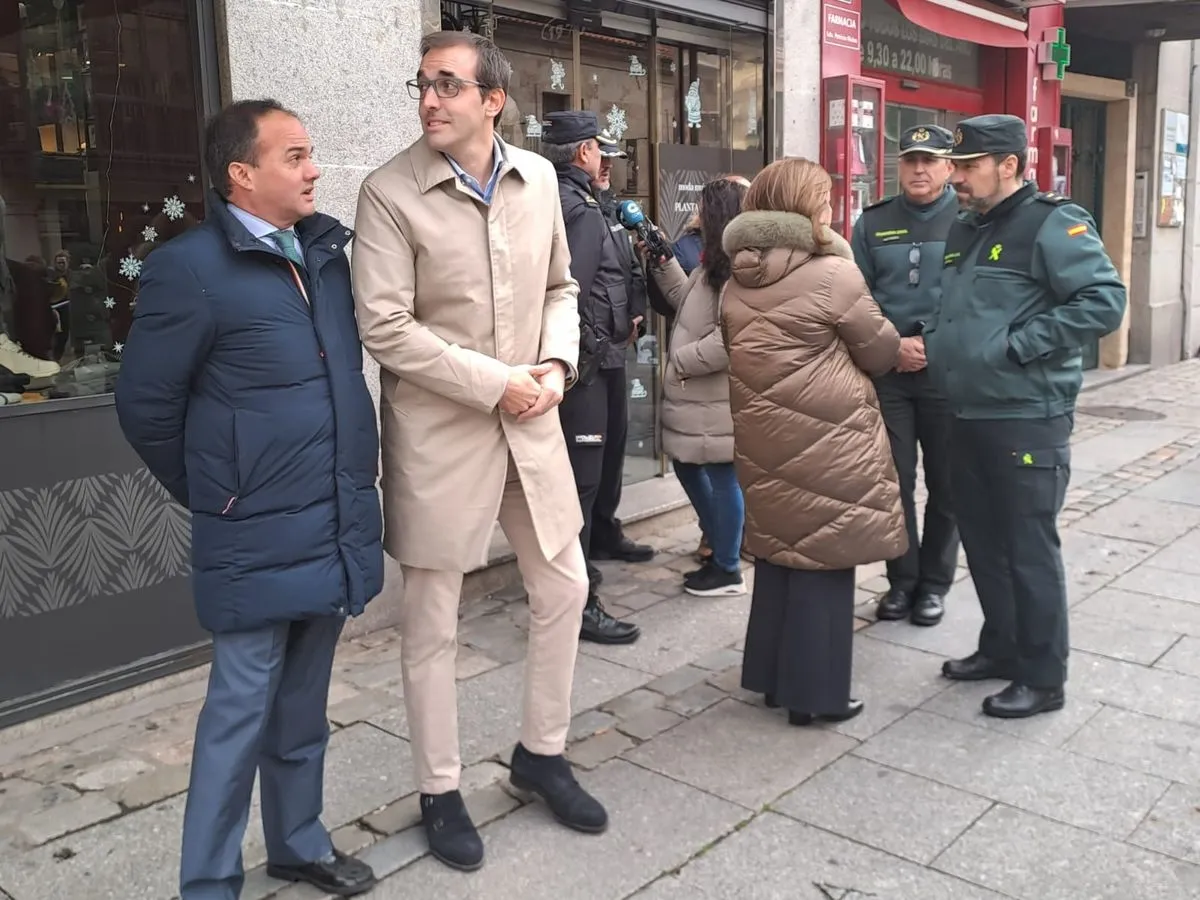 La subdelegada del Gobierno en Salamanca, Rosa López, ha presentado el Plan Comercio Seguro, en Salamanca. Foto de Víctor Jiménez