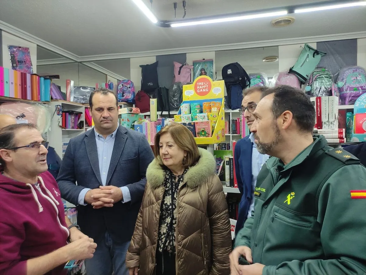 La subdelegada del Gobierno en Salamanca, Rosa López, ha presentado el Plan Comercio Seguro, en Santa Marta de Tormes