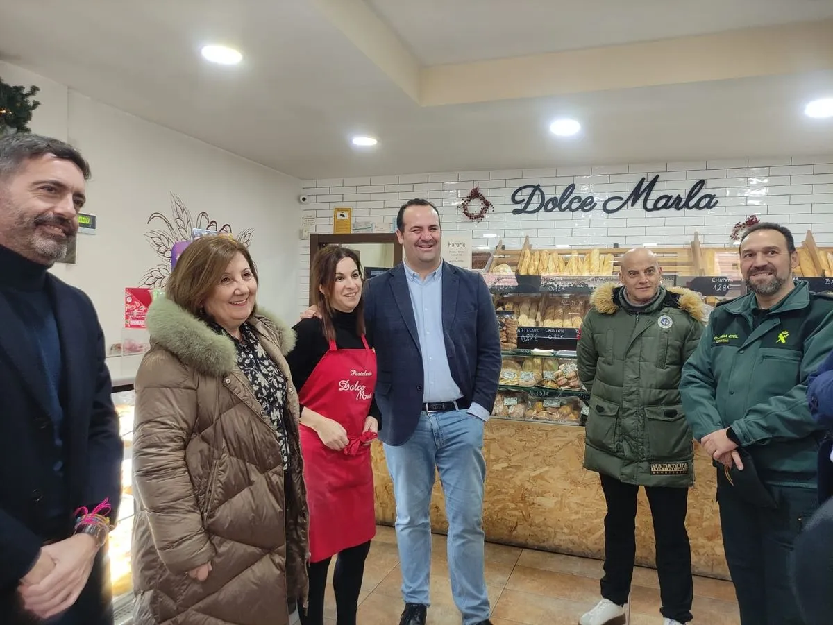 La subdelegada del Gobierno en Salamanca, Rosa López, ha presentado el Plan Comercio Seguro, en Santa Marta de Tormes