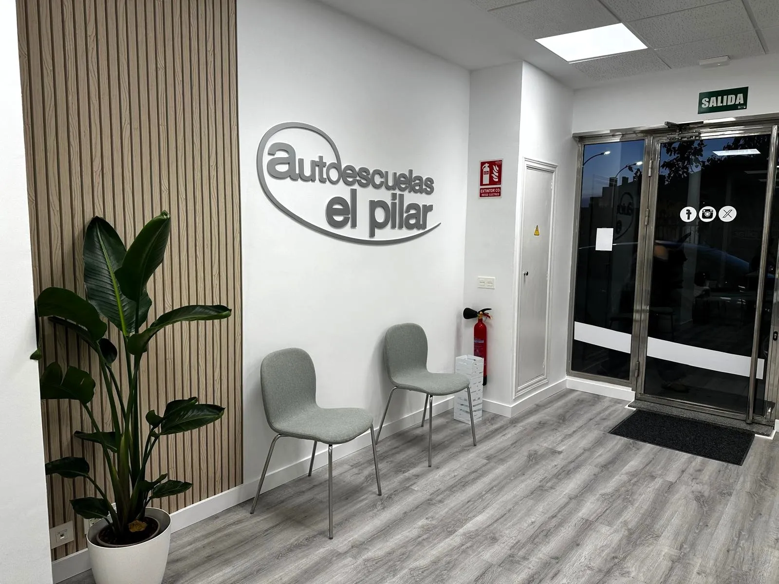 Foto 2 - Autoescuelas El Pilar abre una nueva sede en Salamanca