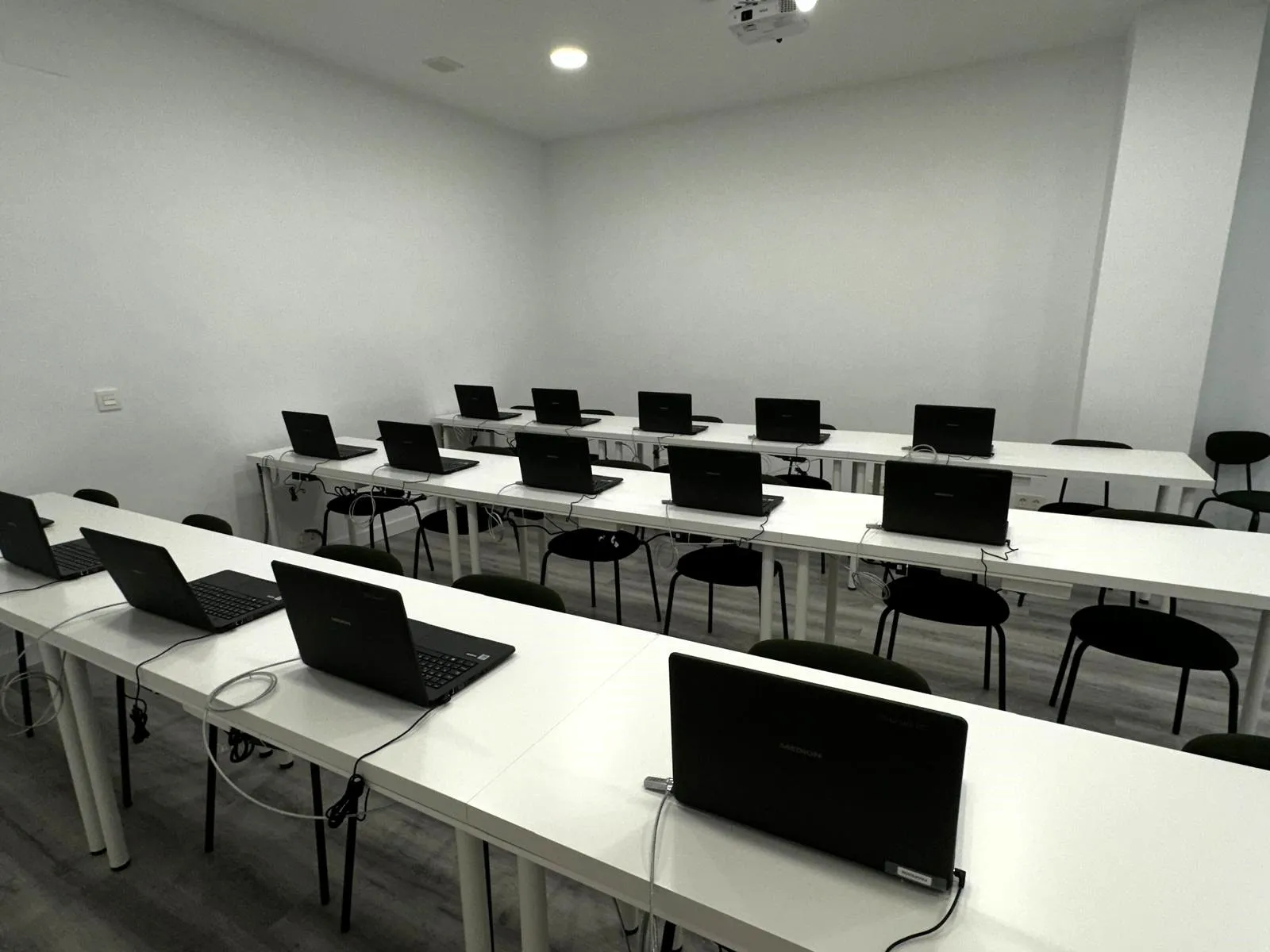 Foto 3 - Autoescuelas El Pilar abre una nueva sede en Salamanca