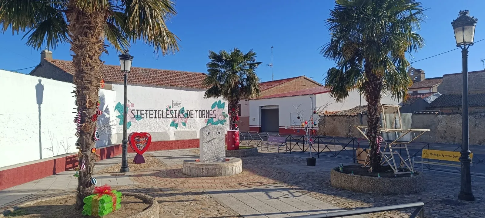 Foto 8 -  'Allende del R&iacute;o' se vuelca en la decoraci&oacute;n navide&ntilde;a de Sieteiglesias
