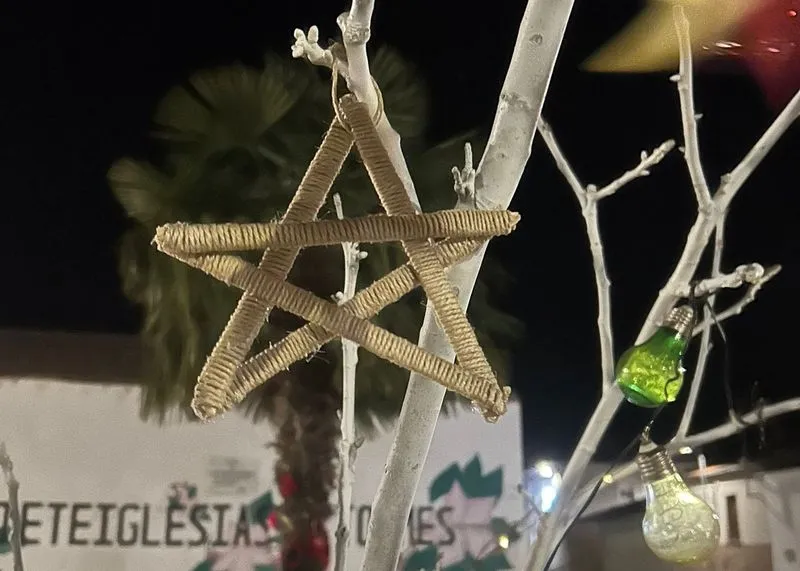 Foto 2 -  'Allende del R&iacute;o' se vuelca en la decoraci&oacute;n navide&ntilde;a de Sieteiglesias