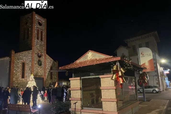 Encinas de Arriba enciende la Navidad con una gran casta&ntilde;ada | Imagen 1