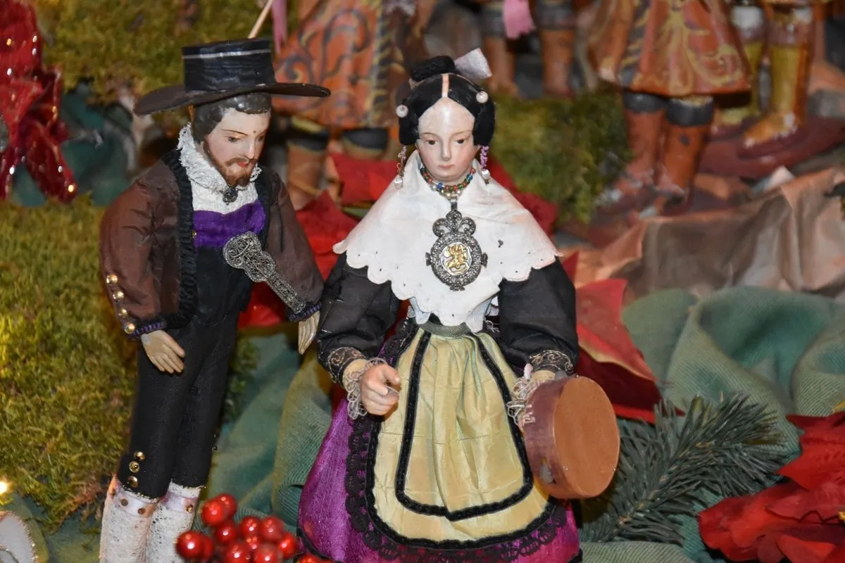 Foto 4 - La Hermandad Franciscana y el Grupo Pastoral Fe y Arte proponen la Contemplaci&oacute;n de la Navidad ante el Nacimiento de las Franciscanas Descalzas&nbsp;