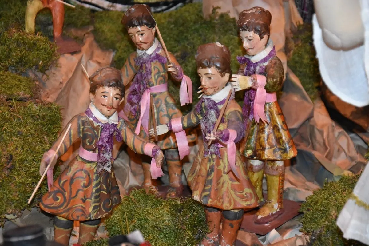 Foto 3 - La Hermandad Franciscana y el Grupo Pastoral Fe y Arte proponen la Contemplaci&oacute;n de la Navidad ante el Nacimiento de las Franciscanas Descalzas&nbsp;