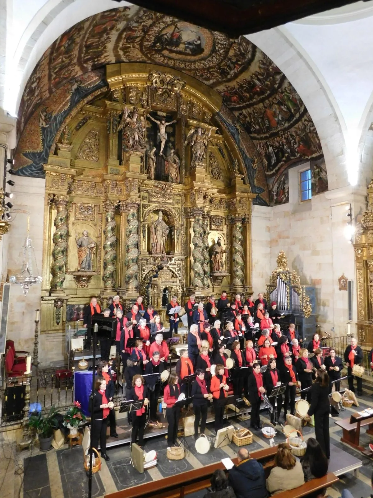 Concierto de villancicos tradicionales del programa 'La Salina es Navidad en la provincia' en la iglesia de Villares de la Reina