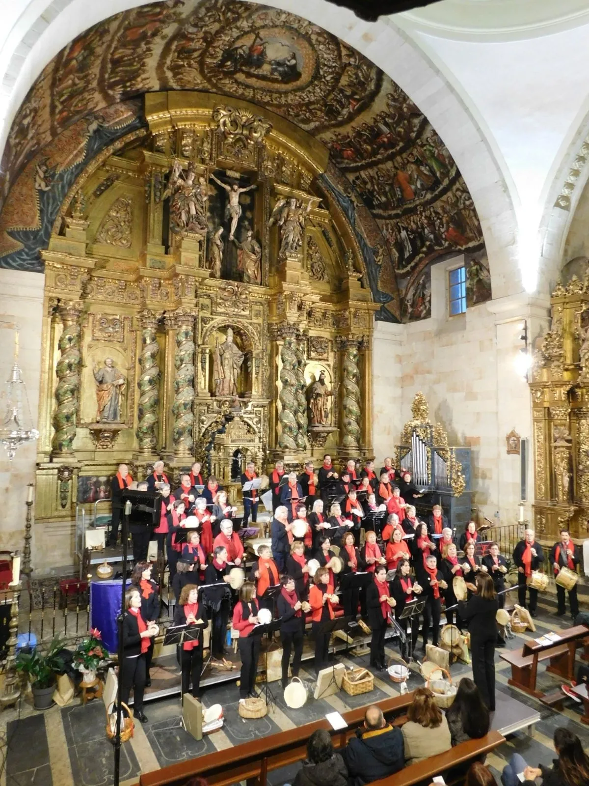 Concierto de villancicos tradicionales del programa 'La Salina es Navidad en la provincia' en la iglesia de Villares de la Reina