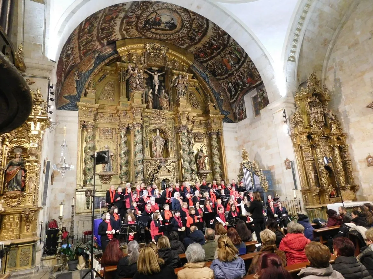 Concierto de villancicos tradicionales del programa 'La Salina es Navidad en la provincia' en la iglesia de Villares de la Reina
