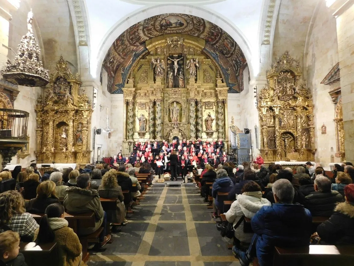 Concierto de villancicos tradicionales del programa 'La Salina es Navidad en la provincia' en la iglesia de Villares de la Reina