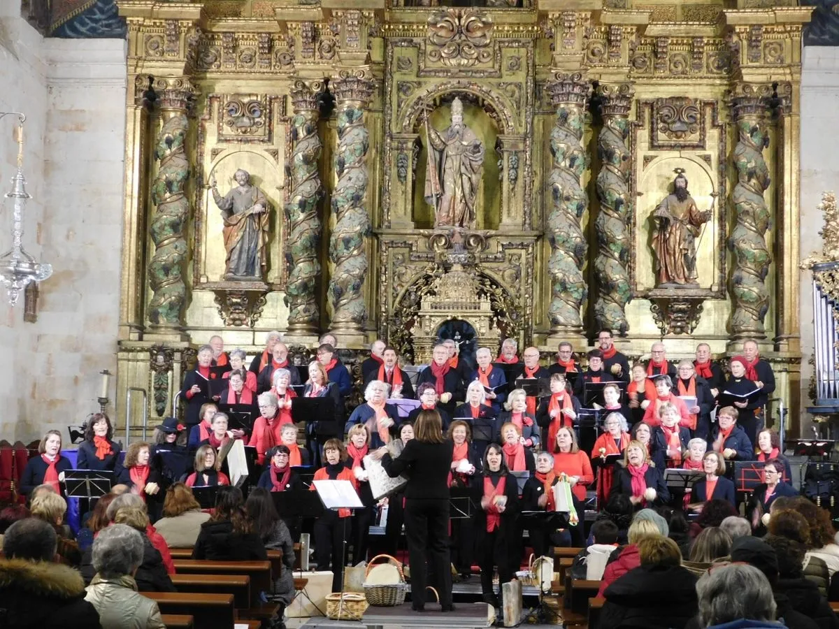 Concierto de villancicos tradicionales del programa 'La Salina es Navidad en la provincia' en la iglesia de Villares de la Reina