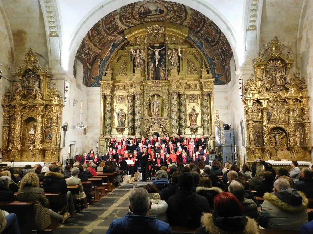 Concierto de villancicos tradicionales del programa 'La Salina es Navidad en la provincia' en la iglesia de Villares de la Reina
