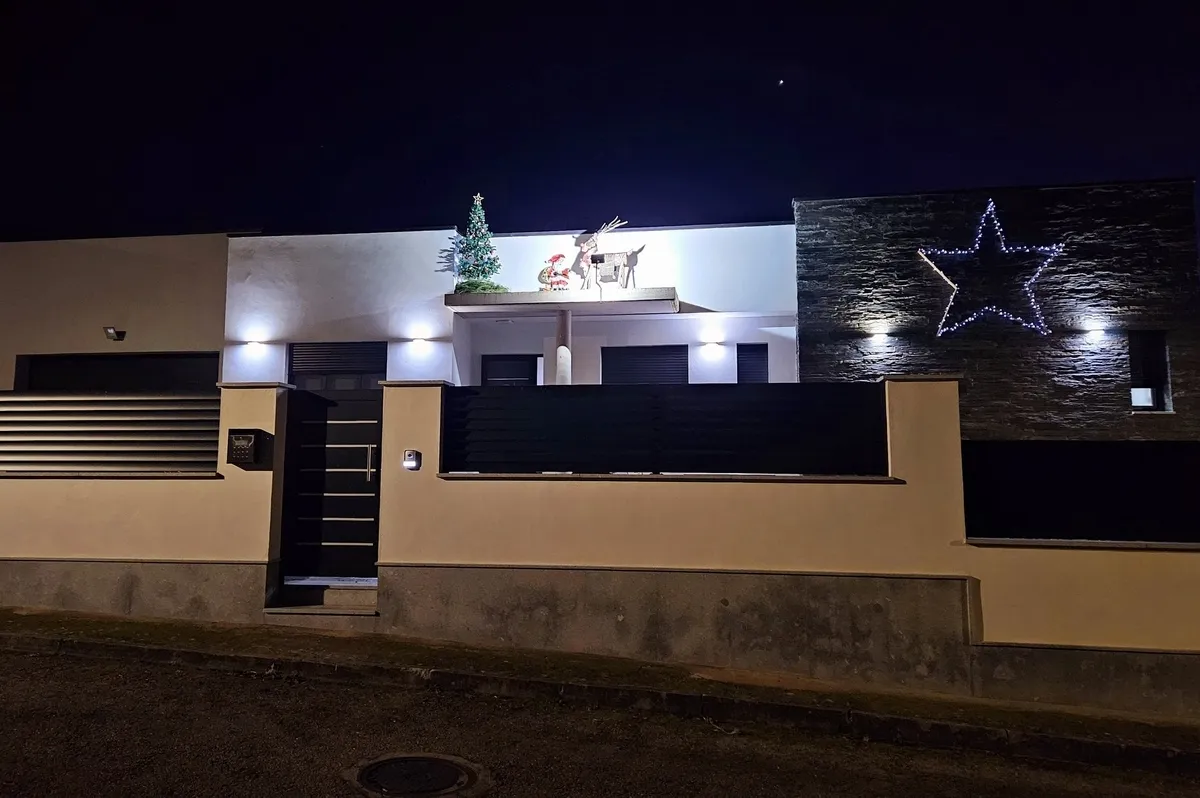 Fachada de Roberto y Vanessa, ganadora del tercer premio