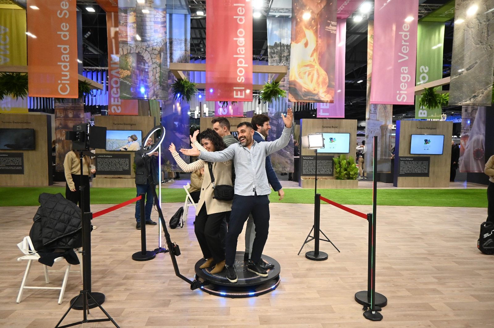 Talleres y actividades para disfrutar en familia en el stand de CyL en Fitur