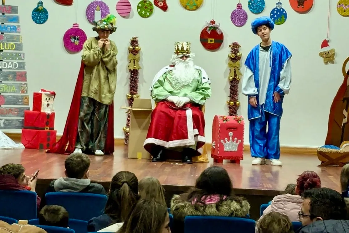 Foto 2 - Macotera llena el Centro Cultural Santa Ana para recibir a los Reyes Magos