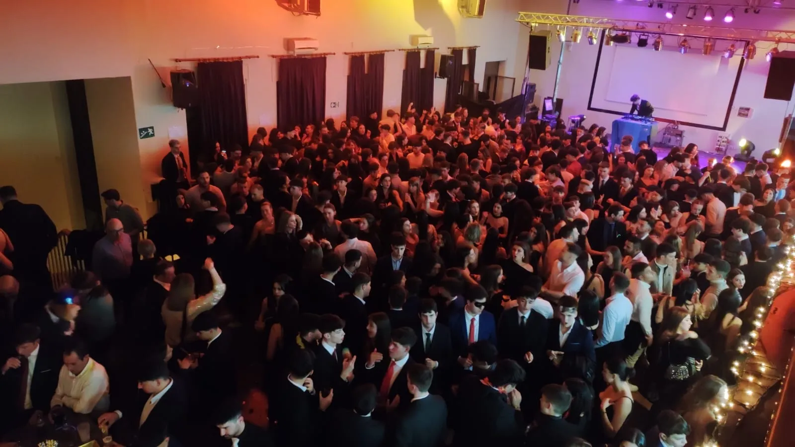 Foto 3 - El Casino Mirobrigense cuelga el &lsquo;no hay billetes&rsquo; en su fiest&oacute;n de Nochevieja