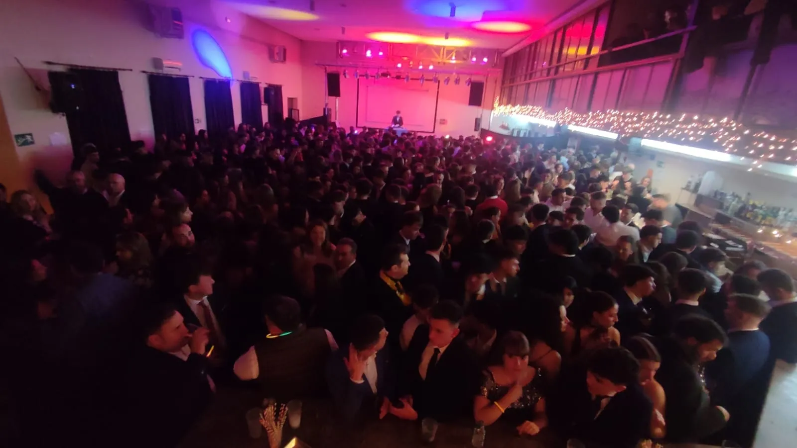 Foto 4 - El Casino Mirobrigense cuelga el &lsquo;no hay billetes&rsquo; en su fiest&oacute;n de Nochevieja