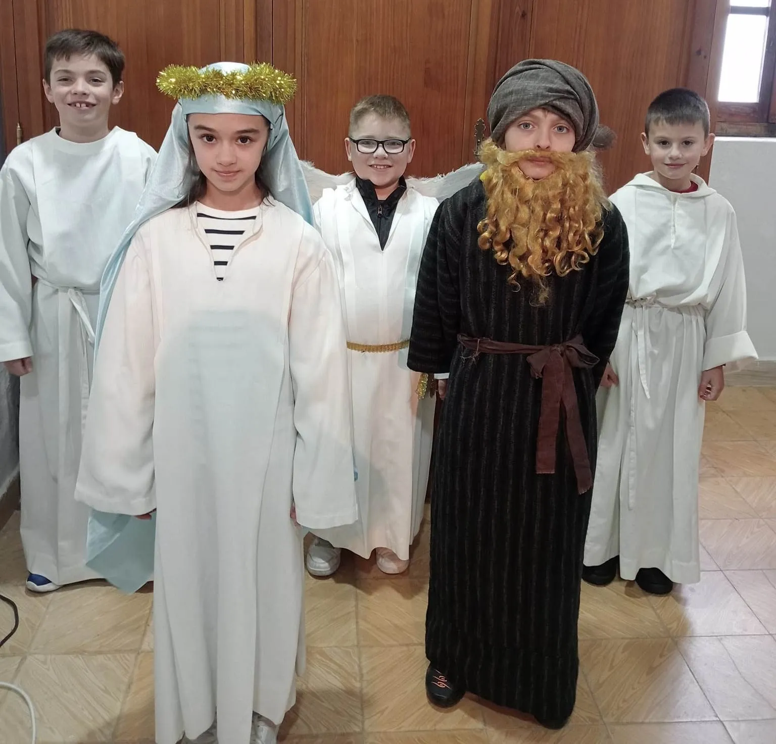 Foto 4 - Un nacimiento viviente anima la misa dominical en Sancti-Sp&iacute;ritus