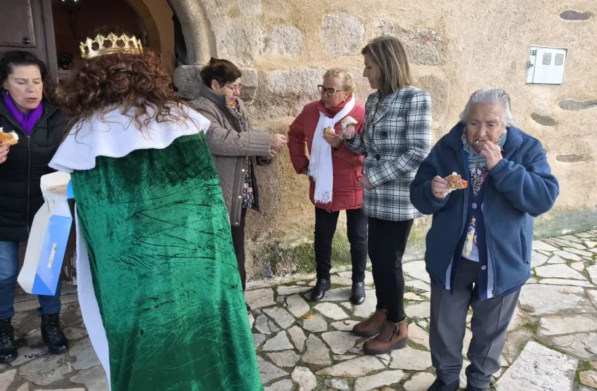 Foto 7 - Los Magos se acercan a Villarejo tras tomar rosc&oacute;n con los vecinos de Agallas