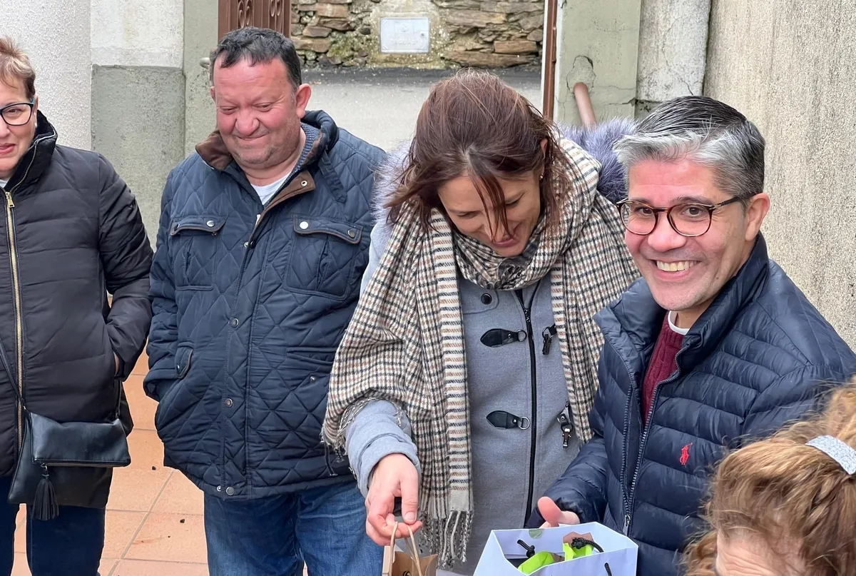 Foto 3 - Villasrubias despide con gran pena a su enfermero durante los tres &uacute;ltimos a&ntilde;os