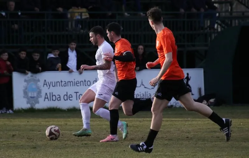 Foto 6 - #M [11-12 ENE] La UD Mirobrigense cae en su estreno de 2025 ante el Monterrey con un bronco final