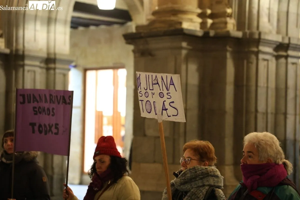 Salamanca se concentra en apoyo a Juana Rivas y de Daniel, su hijo menor | FOTOS: David Sañudo