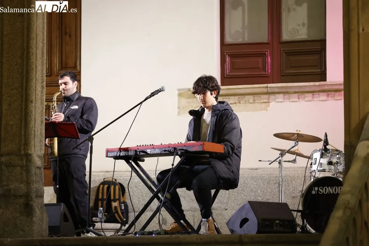 Vibrante concierto en el Patio de la Salina de Salamanca | FOTOS: David Sañudo 