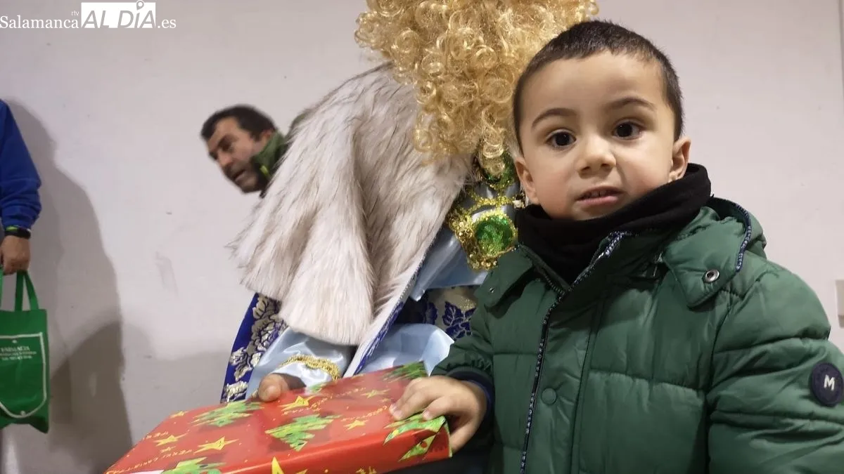 Foto 8 - Los Reyes Magos entregan regalos a los ni&ntilde;os y a los mayores en La Fregeneda