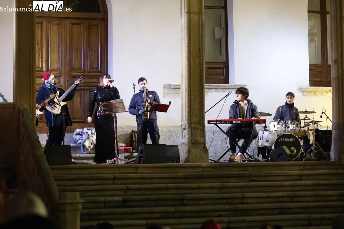 Vibrante concierto en el Patio de la Salina de Salamanca | FOTOS: David Sañudo 