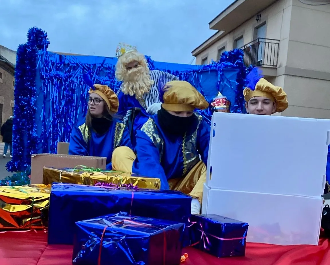 Foto 2 - Babilafuente se vuelca con los Reyes Magos