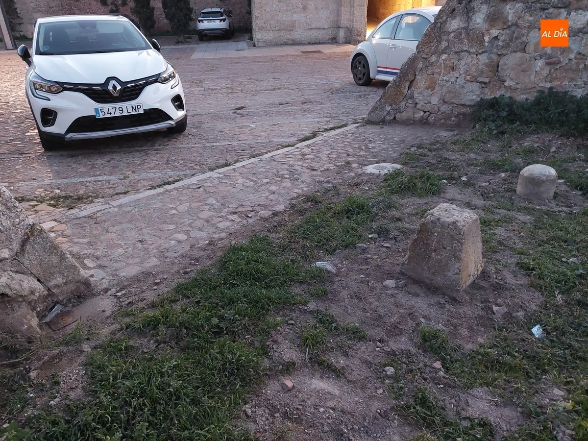 Foto 4 - La zona del Puente de Aris y los laterales del Cuerpo de Guardia del Registro tendr&aacute;n doble vallado