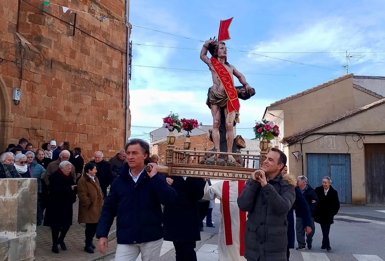 Villoruela acompañaba a San Sebastián en su procesión. Fotos Basilio Sánchez