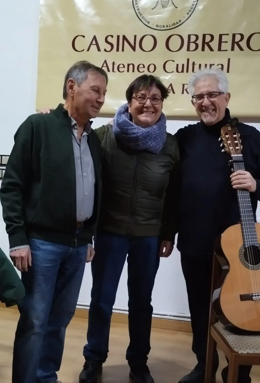 Poemas y canciones de Toño Blázquez en el Casino Obrero de Béjar
