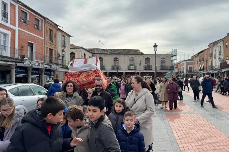Foto 10 - Multitud de fieles participa en las celebraciones parroquiales del Domingo de la Palabra de Dios