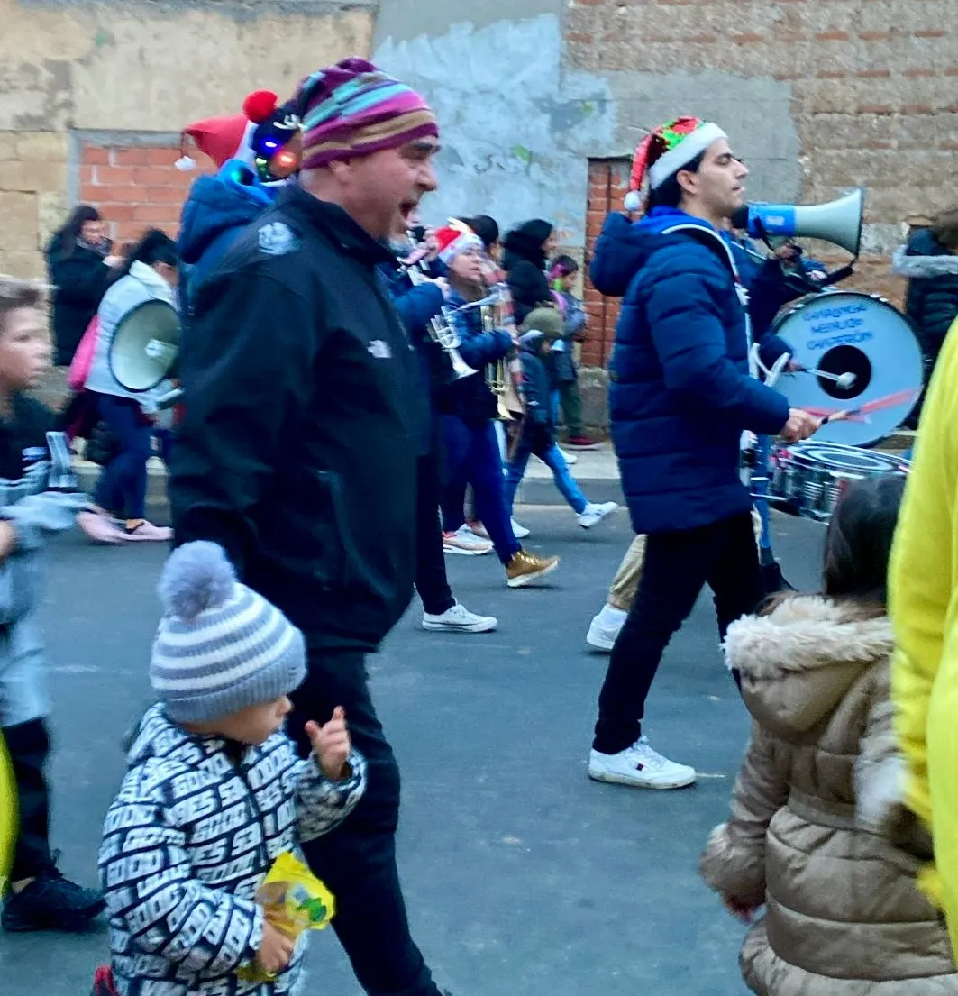 Foto 3 - Babilafuente se vuelca con los Reyes Magos