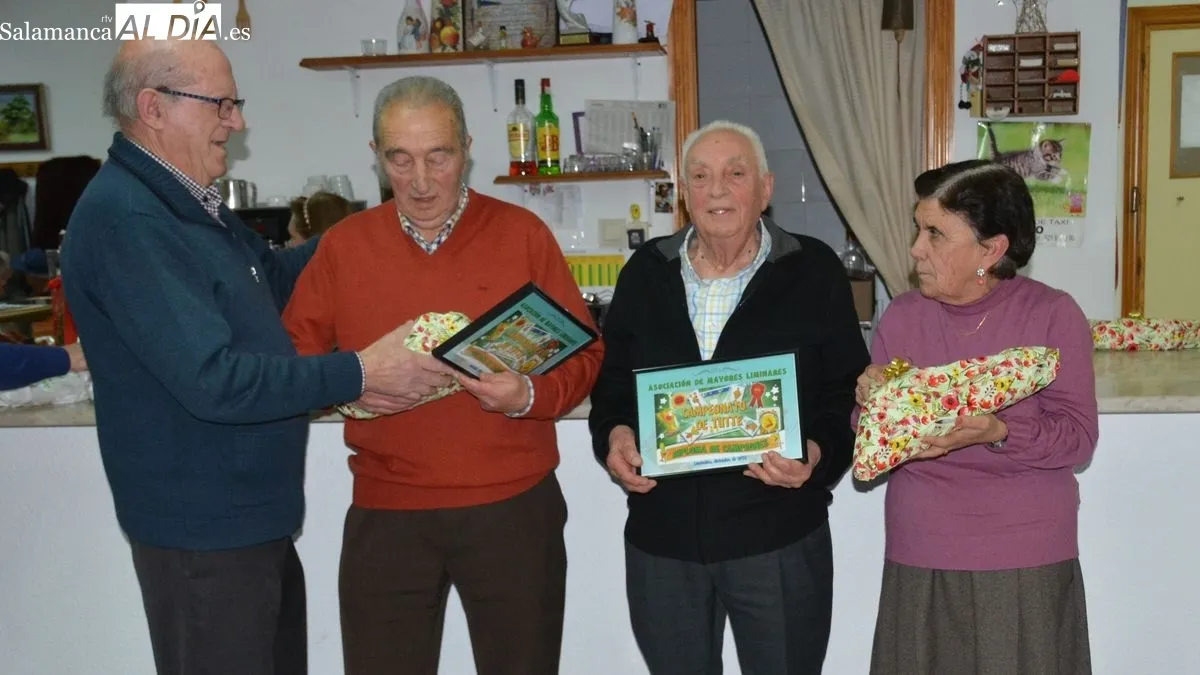 La directiva de la asociación Liminares ha entregado los premios a los campeones y subcampeones