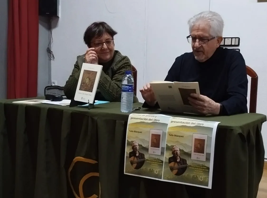 Poemas y canciones de Toño Blázquez en el Casino Obrero de Béjar